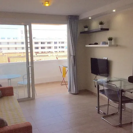 With Terrace In Playa De Americas 아파트 플라야데라스아메리카스