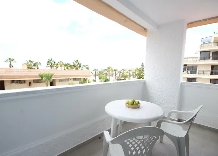 With Terrace In Playa De Americas Апартаменти Плайя-де-лас-Амерікас