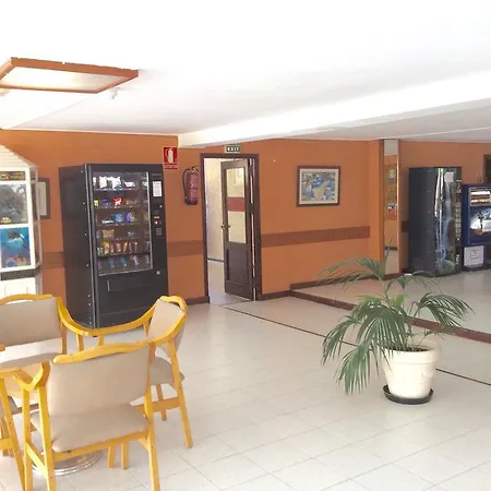 With Terrace In Playa De Americas Апартаменти Плайя-де-лас-Амерікас