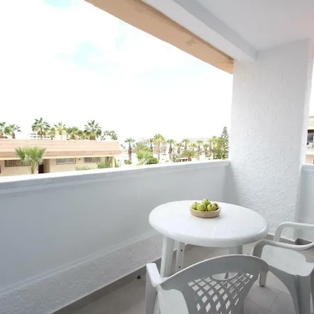 With Terrace In Playa De Americas Апартаменти Плайя-де-лас-Амерікас